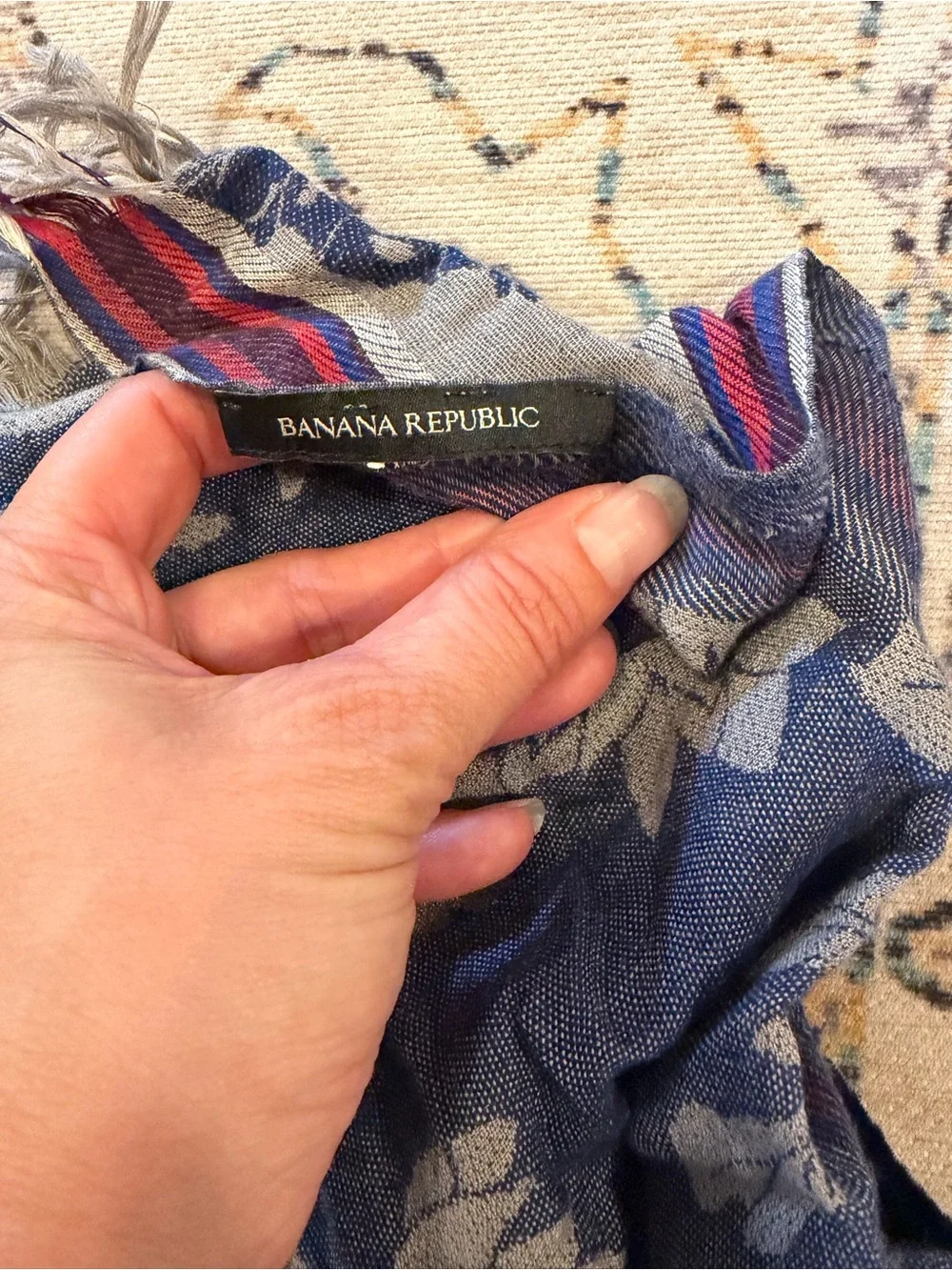 BANANA REPUBLIC 56” x 76” leaf print tapestry scarf